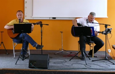 Wejherowo 2017. Statuetki Super Seniora dla studentów WUTW  YMCA – fot. Leszek Spigarski