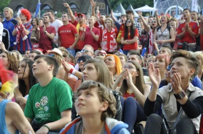 Mecz Hiszpania-Włochy. Tłumy w Fan Zone