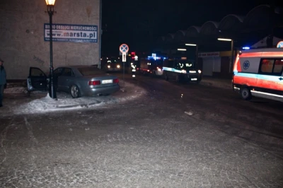 Auto wjechało w budynek w Wejherowie