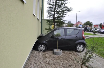 Pijany wjechał w blok