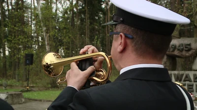 Dzień Zwycięstwa na cmentarzu w Łężycach