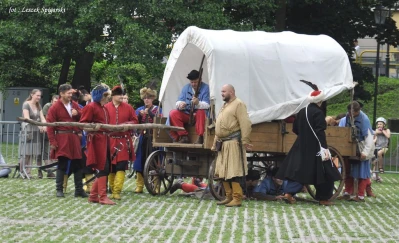 Rekonstrukcja historyczna 2016. Atak na taborowy wóz kupiecki fot. Leszek Spigarski