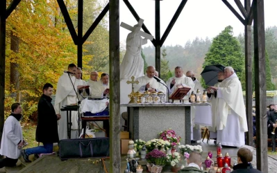 Uroczystość Wszystkich Świętych na wejherowskim cmentarzu 1.11.2017 - fot. Leszek Spigarski