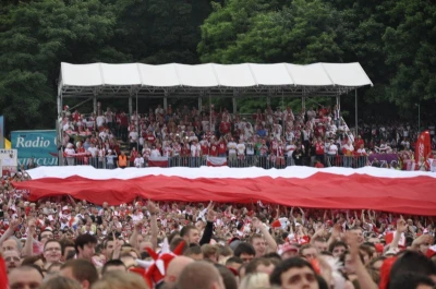 Tłumy w gdańskiej Strefie Kibica