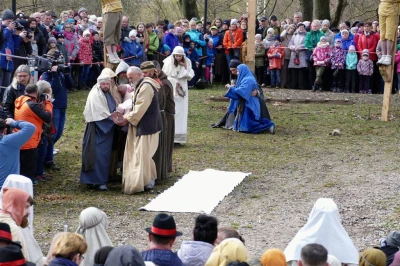 Wielki Piątek - Misterium Męki Pańskiej część II - Na Golgocie. fot. Leszek Spigarski i Marta Krawczyk
