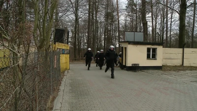 Ćwiczenia policji na stadionie Gryfa Orlex