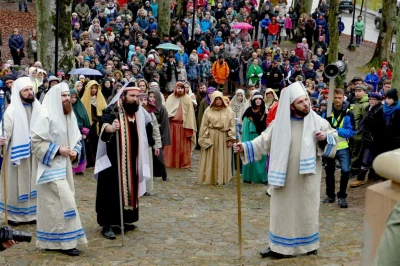 Wielki Piątek - Misterium Męki Pańskiej część I - Jezus na śmierć skazany - fot. Leszek Spigarski oraz Marta Krawczyk