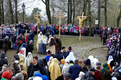 Wielki Piątek - Misterium Męki Pańskiej część II - Na Golgocie. fot. Leszek Spigarski i Marta Krawczyk
