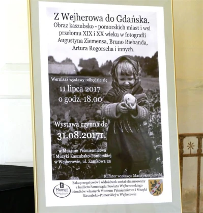 Wernisaż wystawy starych fotografii w wejherowskim muzeum - fot. Leszek Spigarski