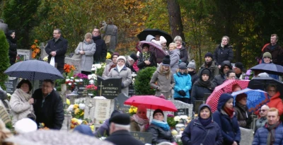 Uroczystość Wszystkich Świętych na wejherowskim cmentarzu 1.11.2017 - fot. Leszek Spigarski