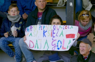 Mecz charytatywny. Księża i samorządowcy dla chorego Karola fot. Leszek Spigarski