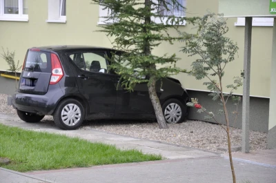 Pijany wjechał w blok