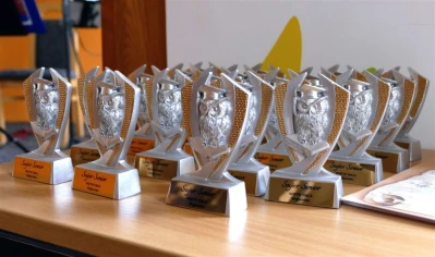Wejherowo 2017. Statuetki Super Seniora dla studentów WUTW  YMCA – fot. Leszek Spigarski