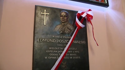 Przekazanie repliki sztandaru 1 Morskiego Pułku Strzelców