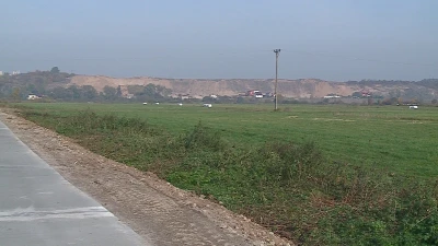 Jedziemy drogą przez łąki