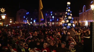 Świąteczna choinka oświetla wejherowski rynek