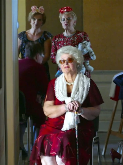 Spektakl Od przedszkola do seniora w wykonaniu teatru Srebrna Nitka fot. Leszek Spigarski