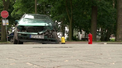 Pijany kierowca uderzył w drzewo