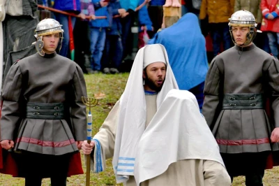 Wielki Piątek - Misterium Męki Pańskiej część II - Na Golgocie. fot. Leszek Spigarski i Marta Krawczyk