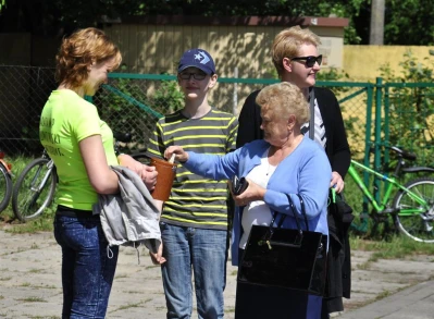 Mecz księża i samorządowcy - przedmeczowe atrakcje - fot. Leszek Spigarski