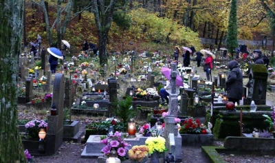Dzień Zaduszny na starym cmentarzu, 2.11.2017, fot. Leszek Spigarski