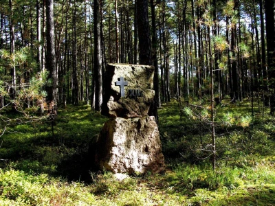 Piaśnica - kamienne stacje Drogi Krzyżowej