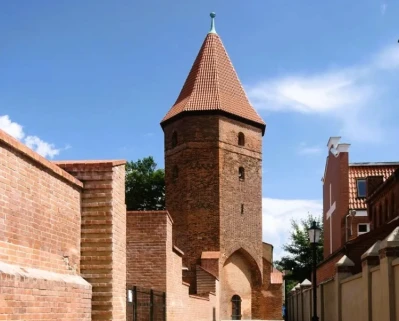 Zabytkowa Baszta Bluszczowa znów należy do miasta