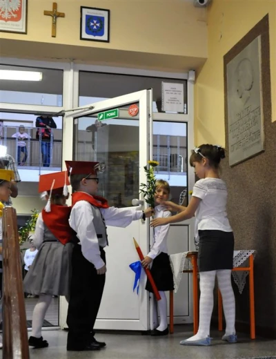 Pasowanie na ucznia w Chopinowskiej piątce (fot. Leszek Spigarski)