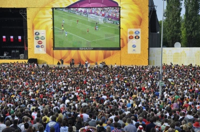 Mecz Hiszpania-Włochy. Tłumy w Fan Zone