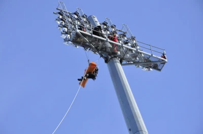 Ratowali na wysokości 45 metrów