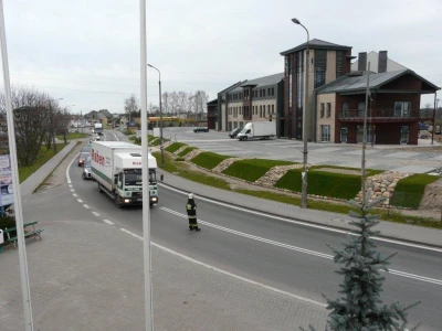 Reda: samochód wjechał w barierkę