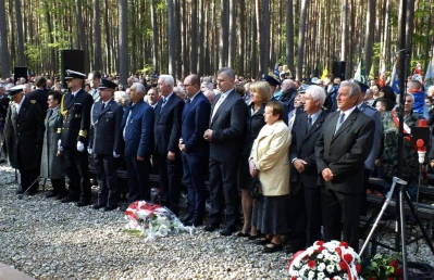 Obchody w Piaśnicy: Powstały figury więźniów Stutthofu (fot. Leszek Spigarski)