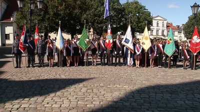Przekazanie repliki sztandaru 1 Morskiego Pułku Strzelców