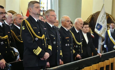 Uroczystość poświęcenia repliki sztandaru 1 Morskiego Pułku Strzelców - fot. Leszek Spigarski