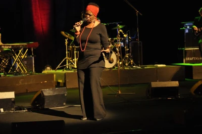 Brenda Boykin featuring Club des Belugas