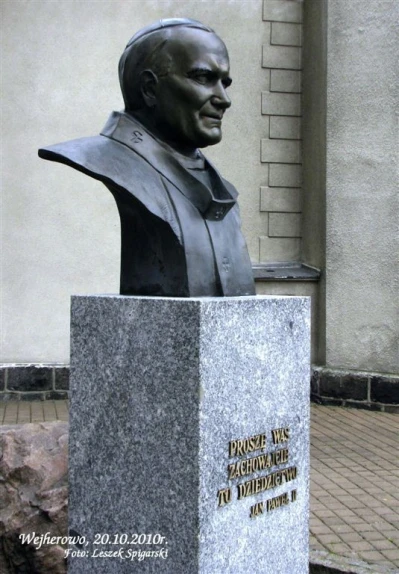 Wejherowo 2010 - montaż i poświęcenie popiersia Jana Pawła  fot. Leszek Spigarski