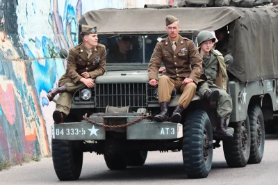 Czołgi, parady i wielkie inscenizacje. Trwa jubileuszowa edycja D-Day Hel