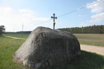 Owsnice-Gc582az-narzutowy-jedyny-na-Pomorzu-z-krzyzem.jpg