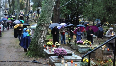 Dzień Zaduszny. Msza święta na starym cmentarzu – fot. Leszek Spigarski