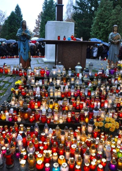 Uroczystość Wszystkich Świętych na wejherowskim cmentarzu - fot. Leszek Spigarski