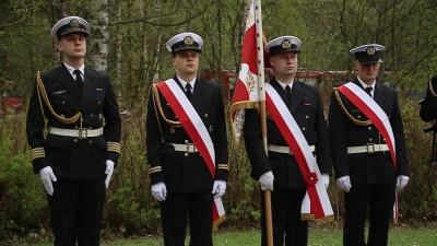 Dzień Zwycięstwa na cmentarzu w Łężycach