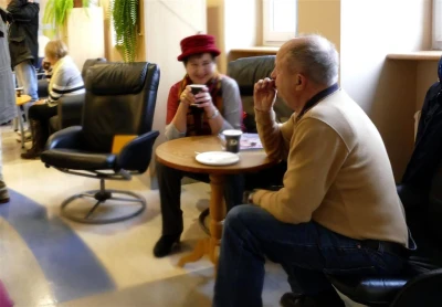 Seniorzy świętowali w bibliotece – fot. Leszek Spigarski i Krzysztof Powałka