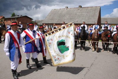 Poświecenie sztandaru dla Zrzeszenia Kaszubskich Kuczerów