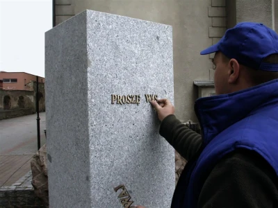 Wejherowo 2010 - montaż i poświęcenie popiersia Jana Pawła  fot. Leszek Spigarski
