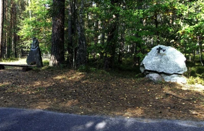 Piaśnica - kamienne stacje Drogi Krzyżowej