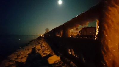 Rewa zimową nocą 