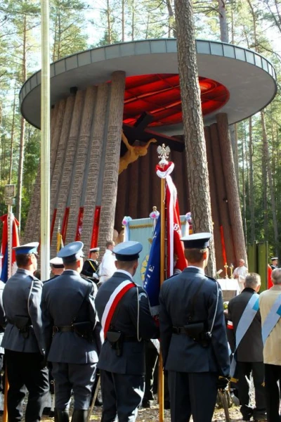 Obchody w Piaśnicy: Powstały figury więźniów Stutthofu (fot. Leszek Spigarski)