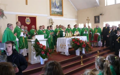 Luzino – 15-lecie parafii Matki Bożej Różańcowej, poświęcenie dzwonów – fot. Leszek Spigarski