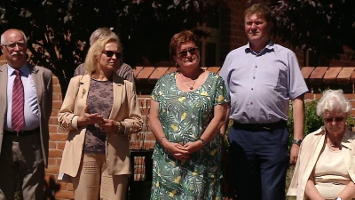 Latarnia morska z bursztynu stanęła na skwerze w Helu