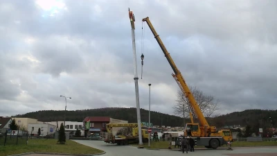 Chwiejny maszt powodem korków na krajowej szóstce